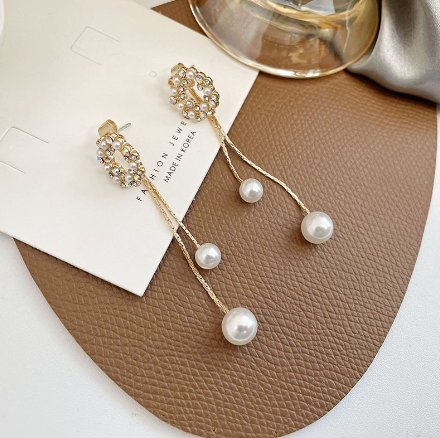 Orecchini con Perle Dorate | Dettagli Strass a Festone