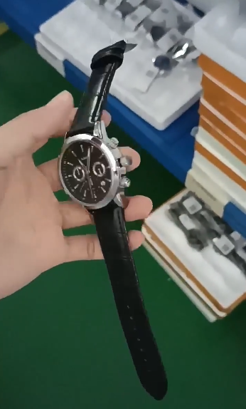 men's stylish quartz sports watch with multiple strap options