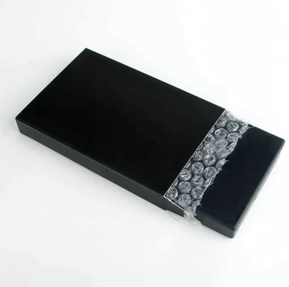 Vivid Shades eye compact with richly pigmented eyeshadows